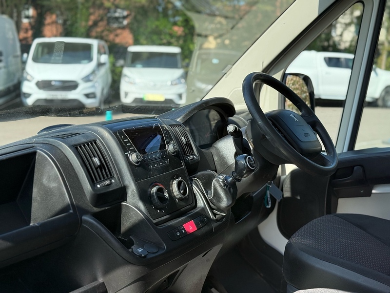 Peugeot Boxer 12 Ft Dropside BlueHDi 335 S - U2237