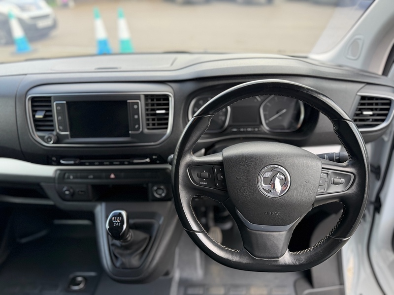 Vauxhall Vivaro Turbo D 3100 Pro - U2258