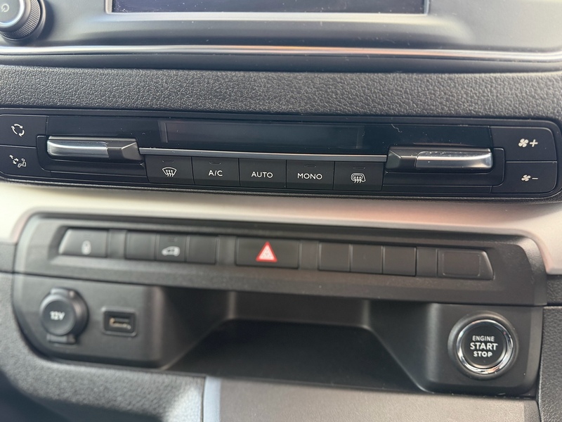 Vauxhall Vivaro Turbo D 3100 Pro - U2258