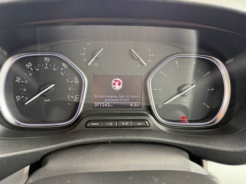 Vauxhall Vivaro Turbo D 3100 Pro - U2258