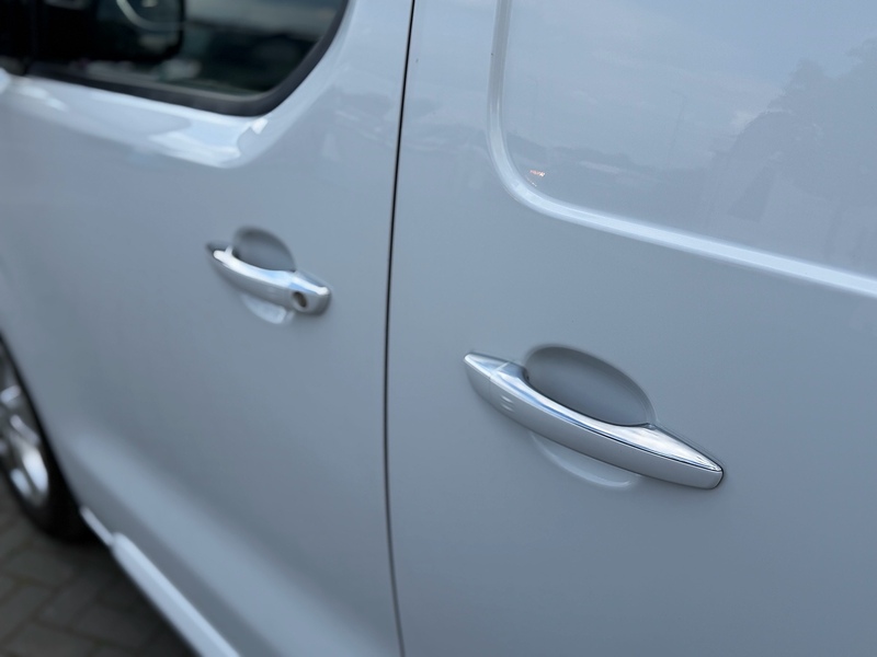 Vauxhall Vivaro Turbo D 3100 Pro - U2258