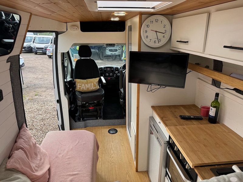 Peugeot Boxer L4 BlueHDi 435 Professional Camper Conversion - U2283