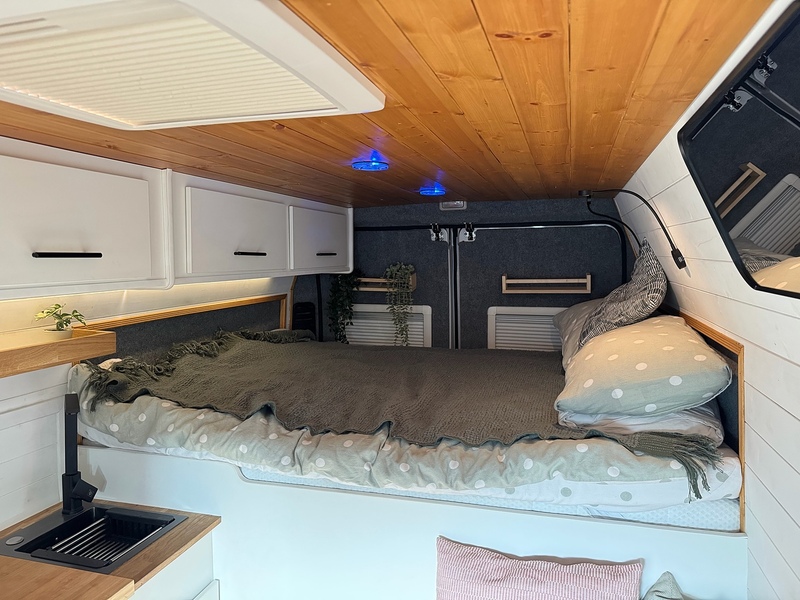 Peugeot Boxer L4 BlueHDi 435 Professional Camper Conversion - U2283