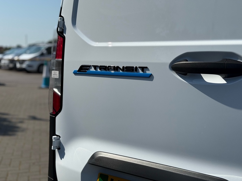 Ford E-Transit Courier Trend - U2292