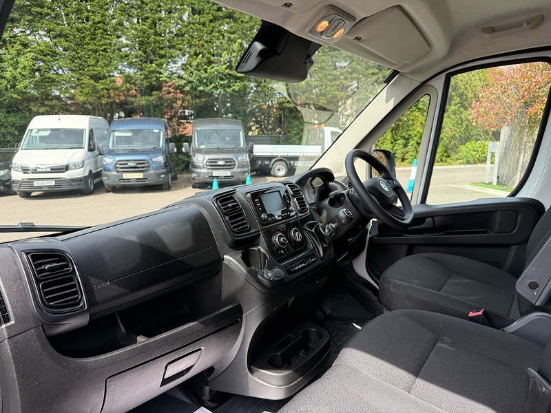 Renault Trafic dCi Blue SL28 Sport - U2305