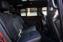 Land Rover Defender 110 P425 V8 X - U1146