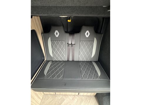 2.0 dCi Blue 30 Extra Sport Panel Van 5dr Diesel Manual SWB Euro 6 (s/s) (150 ps)