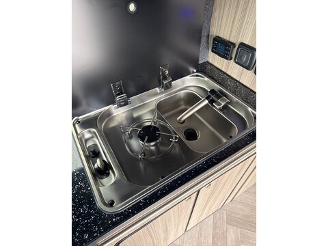 2.0 dCi Blue 30 Extra Sport Panel Van 5dr Diesel Manual SWB Euro 6 (s/s) (150 ps)