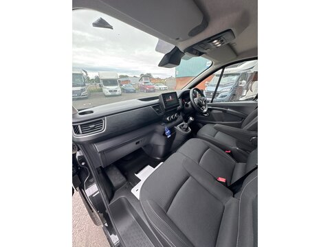 2.0 dCi Blue 30 Extra Sport Panel Van 5dr Diesel Manual SWB Euro 6 (s/s) (150 ps)