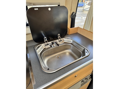 Nu Venture  Caletta Renault Master 2.5 CDI TD 35 Panel Van 2.5 Manual Diesel