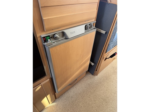 Nu Venture  Caletta Renault Master 2.5 CDI TD 35 Panel Van 2.5 Manual Diesel