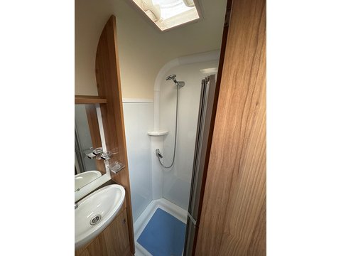 Peugeot Boxer 2.2 HDI Coach Built 2.2 Manual Diesel