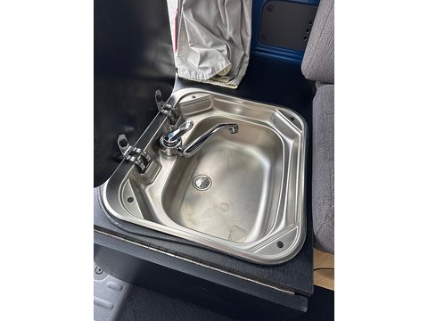 Danbury Dynamic Volkswagen Caddy 1.6 TDI Combi Van 1.6 Manual Diesel