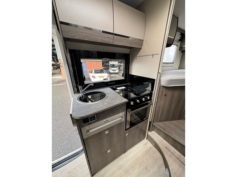 Titanium 767 GA Ford Transit 2.0 TDCI 170 AUTO