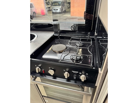 Titanium 767 GA Ford Transit 2.0 TDCI 170 AUTO