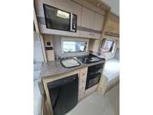 Elddis Supreme 185 Peugeot Boxer 2.0 BlueHDi 335