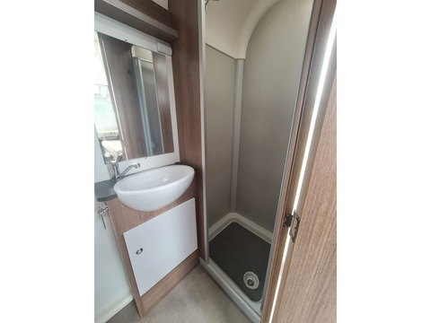 Advance 66-2 Peugeot Boxer 2.0 BlueHDI 130