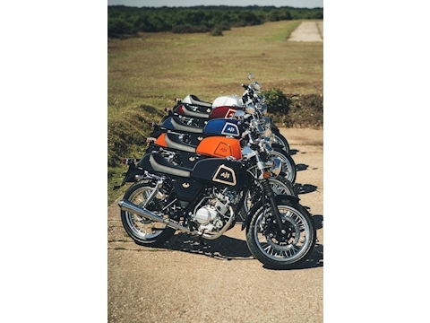 125 Naked 125 Manual Petrol