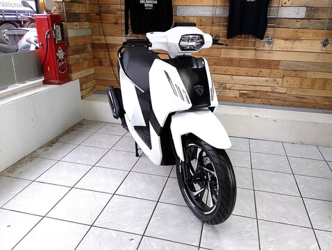 125 125 SCOOTER AUTOMATIC PETROL