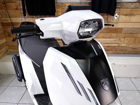 125 125 SCOOTER AUTOMATIC PETROL