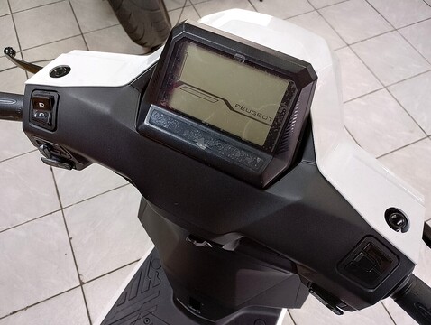 125 125 SCOOTER AUTOMATIC PETROL