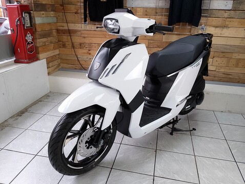 125 125 SCOOTER AUTOMATIC PETROL