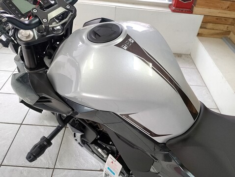 125 Naked 125 Manual Petrol