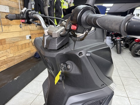 125 AC Scooter Petrol CVT Euro 5 (10 ps)