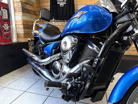 900 Custom Cruiser Manual Petrol