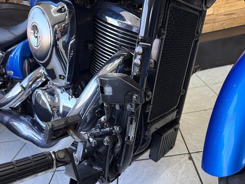 900 Custom Cruiser Manual Petrol