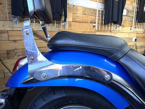 900 Custom Cruiser Manual Petrol