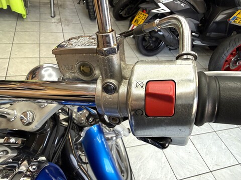 900 Custom Cruiser Manual Petrol