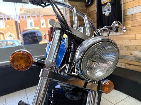 900 Custom Cruiser Manual Petrol