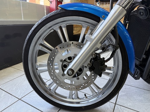 900 Custom Cruiser Manual Petrol