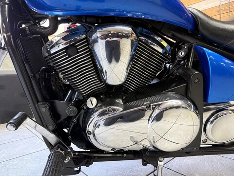 900 Custom Cruiser Manual Petrol