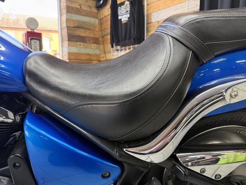 900 Custom Cruiser Manual Petrol