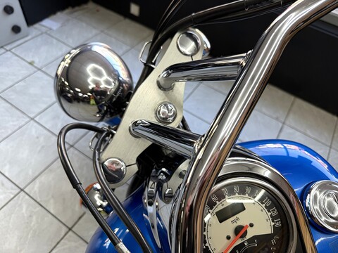 900 Custom Cruiser Manual Petrol
