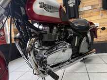 Triumph Bonneville America  