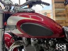 Triumph Bonneville America  