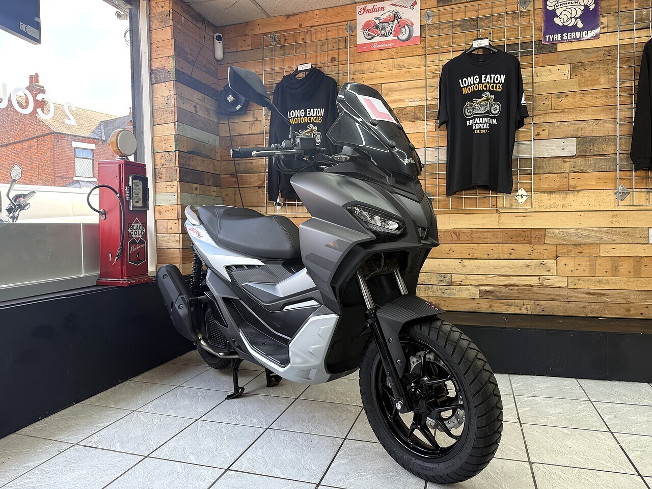 Aprilia 125 Scooter