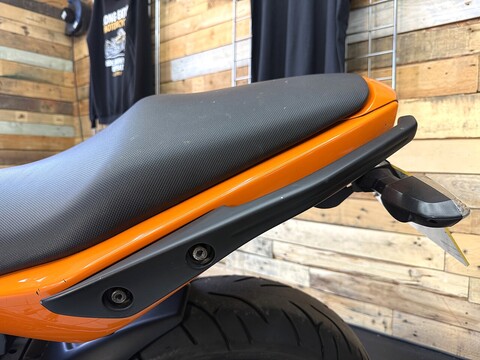 650 Naked Petrol Manual (72 ps)
