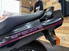 Suzuki RF900  