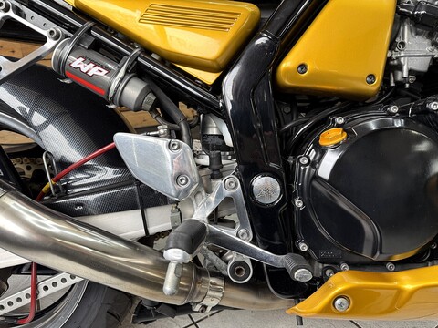 FZS600