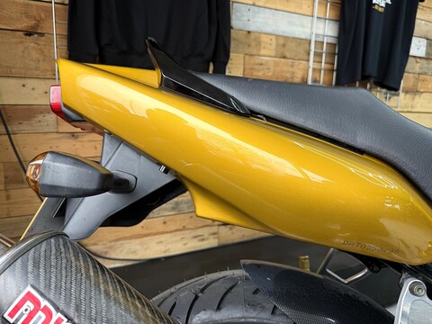 FZS600