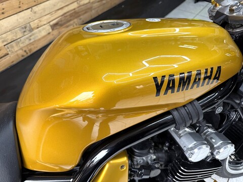 FZS600