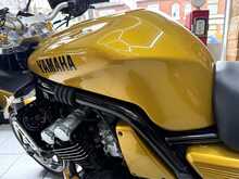 Yamaha FZS600  