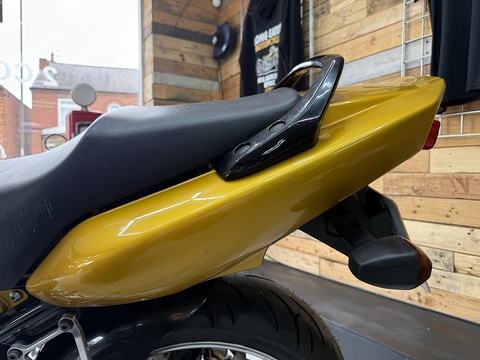 FZS600