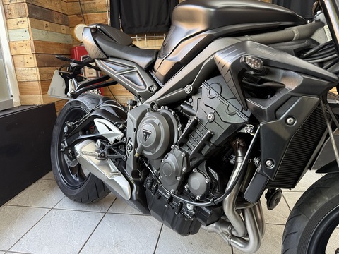 765 R Naked