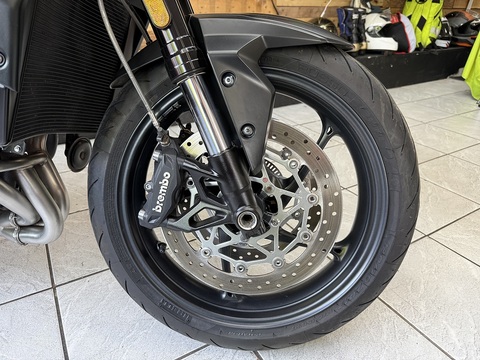 765 R Naked