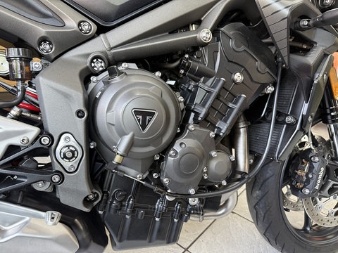 765 R Naked